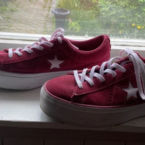 Converse Suede Platform 40 - Skor i gott skick. Storlek 40! 