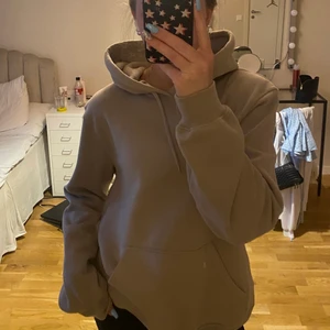 hoodie - super fin hoodie från HM i jättebra skick med så fin passform