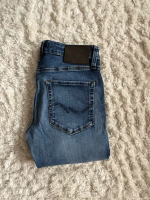 Jack&Jones jeans  - Ett par fina Jack&Jones jeans i storlek 29/32 utan tecken på användning. Hör av er vid frågor