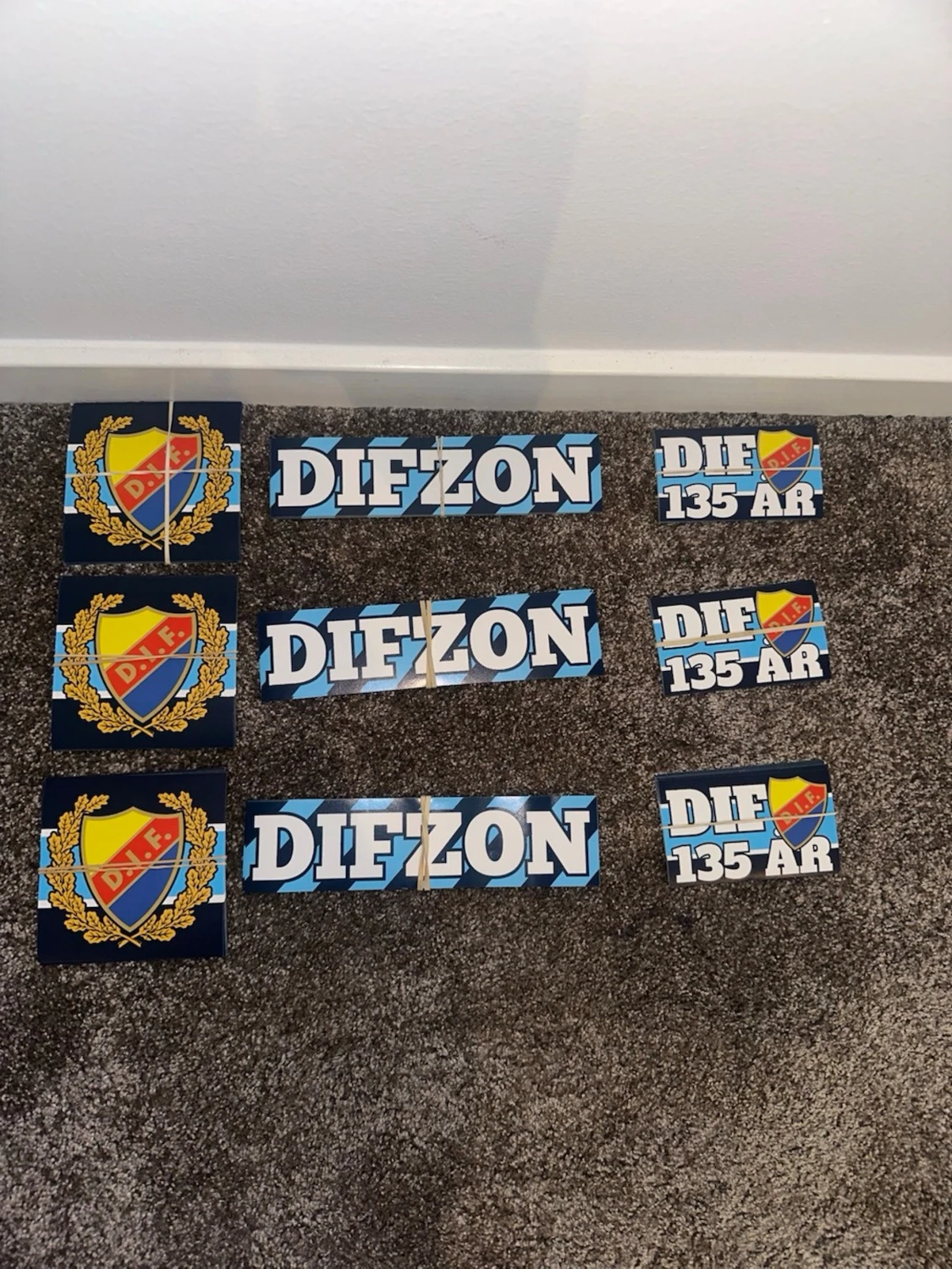180 stycken Djurgården stickers/klibbor 