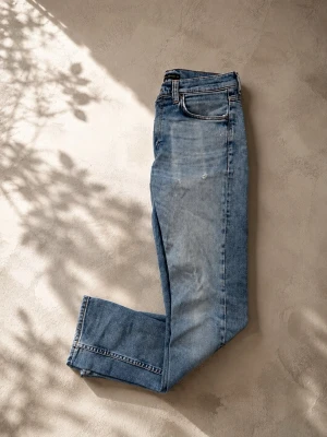 Nudie Jeans - Storlek 30/30 - Stilrena Nudie Jeans i nyskick för salu.  Premium denim med tidlös skandinavisk design och exklusiv känsla. Storlek W30/L30. Skick Nyskick. PRIS KAN DISKUTERAS!