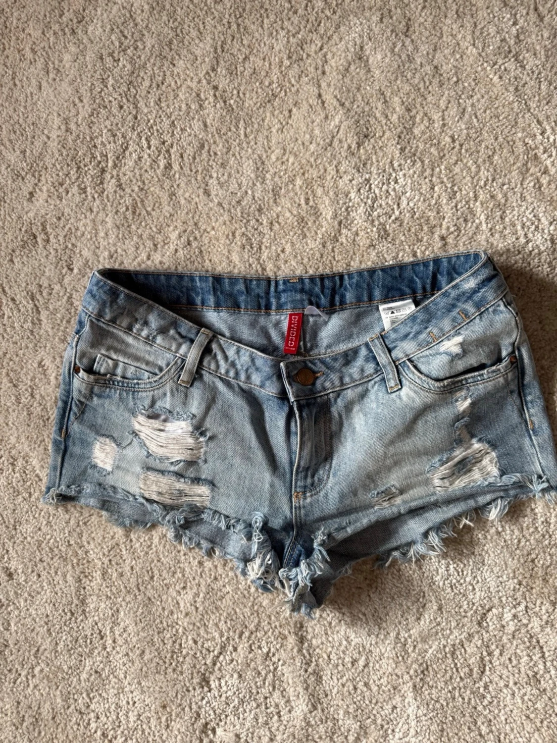 Blå slitna jeansshorts med fransar - 1