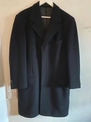 Vintage herrock från anrika svenska SIR of Sweden (Ljungströms). - Stilren vintage herrock, använd fåtal gånger. Material: 80% Ull, 10% Kashmir, 10% Dacron