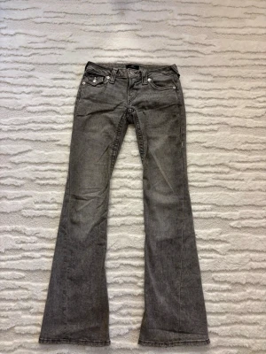 True Religion Jeans  - True Religion jeans i strl 24 modell Joey