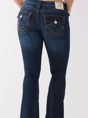 True religon jenas  - Snygga mörkblå jeans med bootcut passform och kontrastsömmar. Bakfickorna har dekorativa lock och knappdetaljer. Jeansen har en klassisk femficksdesign och är perfekta för en trendig vardagslook.