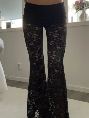 Shein - Säljer dessa super snygga spetsbyxor ifrån shein som inte längre kommer till användning💕