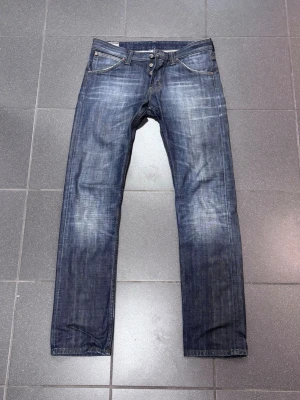 Lee Jeans - Storlek 32, skick 8/10. Postar samma dag!