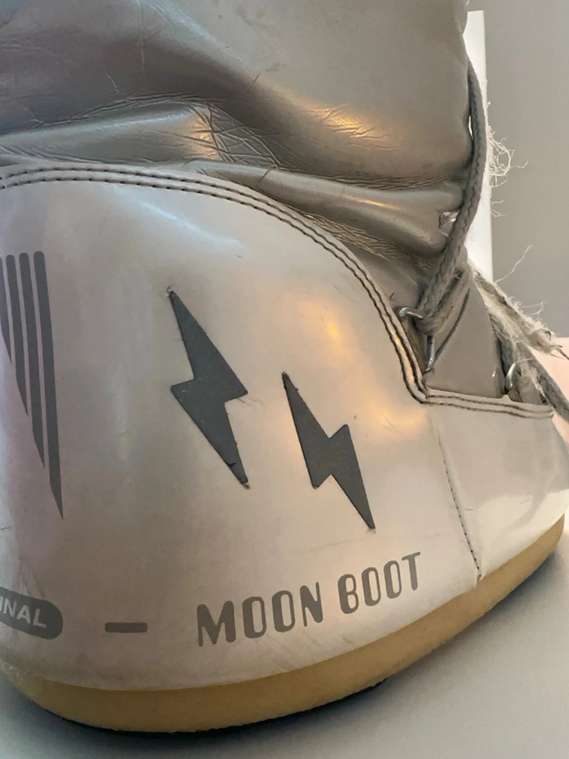 Jättesnygga silvrig Moonboots med reflexer - 5