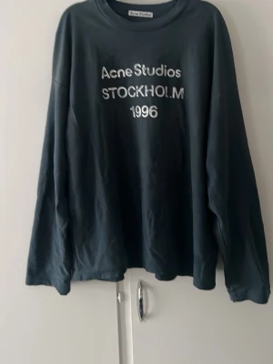 Acne studios longsleeve - Lite använd faktiskt men bara man tvättar den så är den som ny.