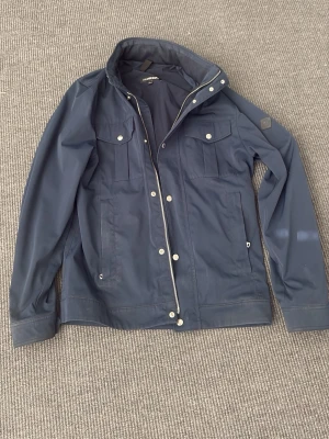 J.Lindeberg Field Jacket - Skick 9/10! Storlek S, perfekt för höst och vintern🙌 Fler frågor eller funderingar hör av dig i Dm!