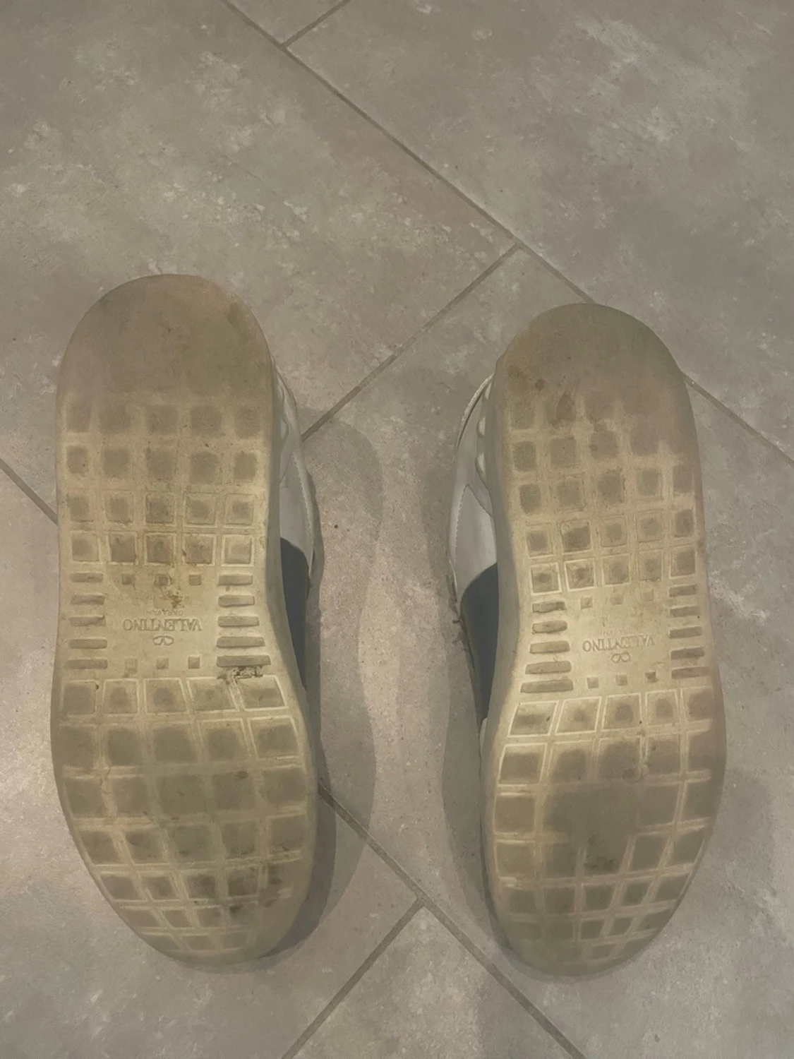 Vita och blå sneakers från Valentino - 5