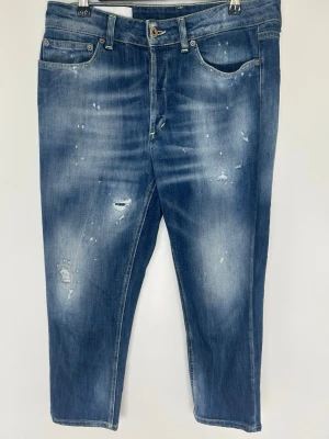 Dondup Jeans Zoe - Säljer just nu dessa feta Dondup Jeans🙌🏻 W34. Längd=92 cm | Midja= 41 cm | Skriv för fler frågor eller funderingar!