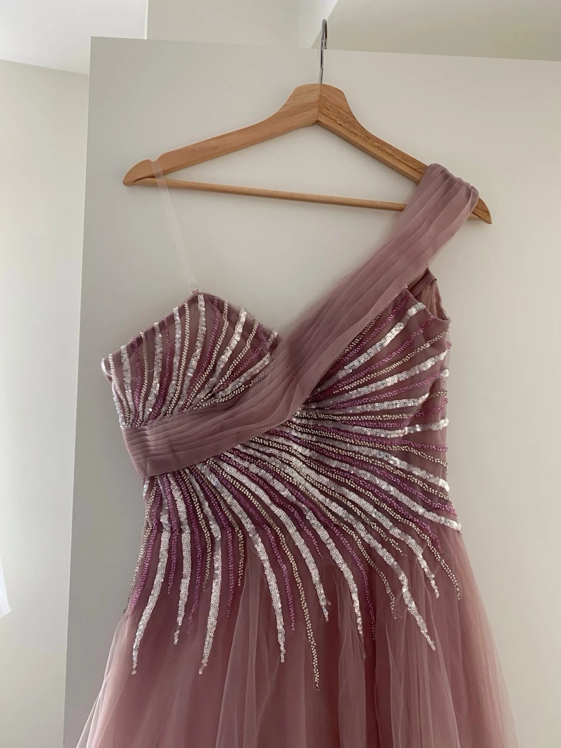 Lång rosa oneshoulder klänning - 1