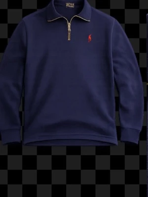 Marinblå halvzip från Polo Ralph Lauren - Snygg marinblå tröja med halv dragkedja och klassisk krage från Polo Ralph Lauren. Tröjan har det ikoniska röda broderade logotypen på bröstetoch ribbade muddar vid ärmslut och nederkant. Perfekt för en stilren och avslappnad look.