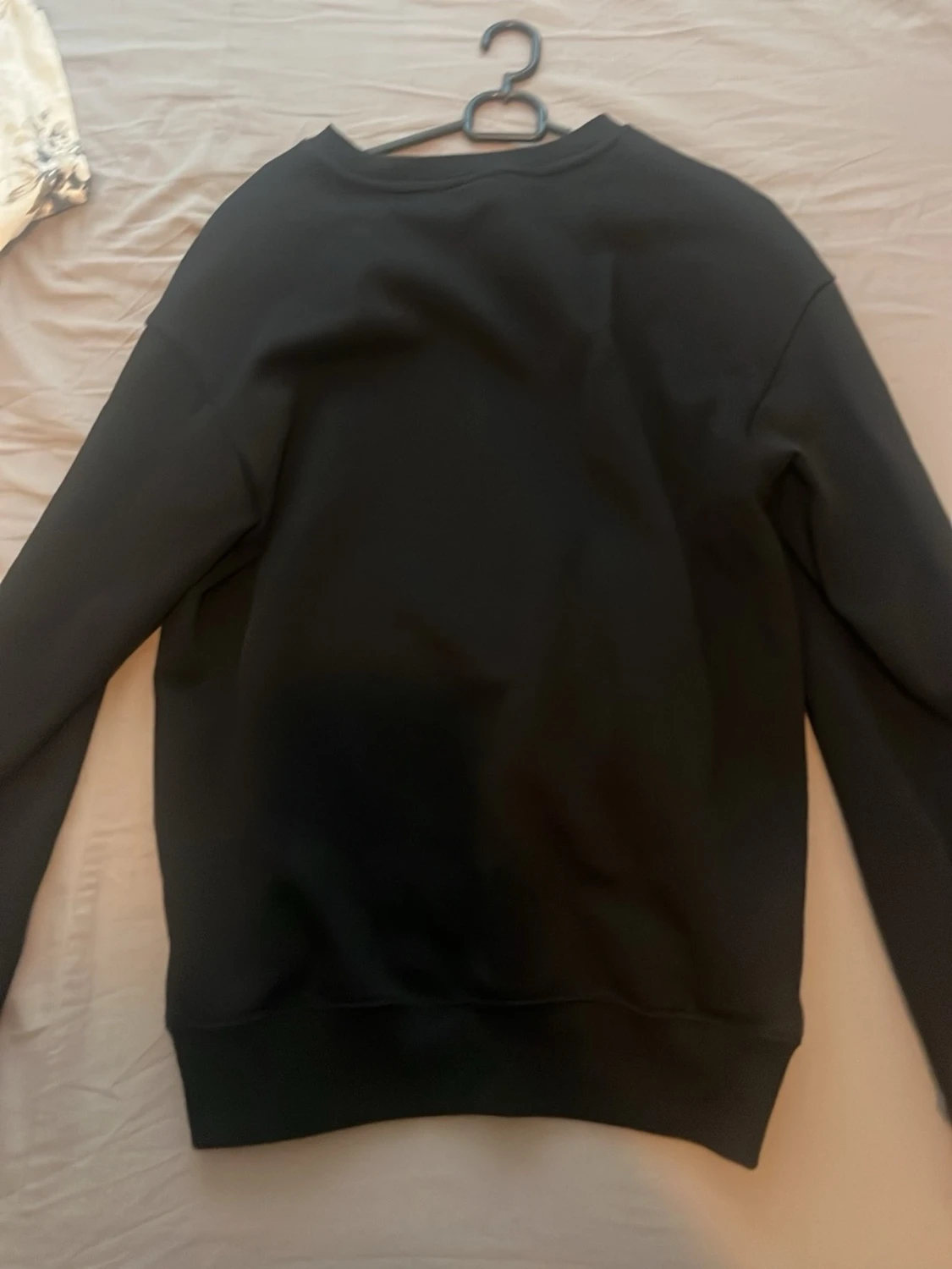 Svart basic hoodie utan huva