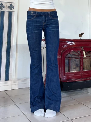 Lågmidjade jeans - (JEANSEN GÅR ATT KÖPA)💕GAP jeans💕 midjemått 79cm (38cm rakt över)💕 innerben 84cm💕 jag är 165