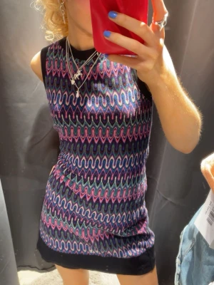 Missoni likande klänning - En missoni liknade klänning från comma i storlek S😍🙌