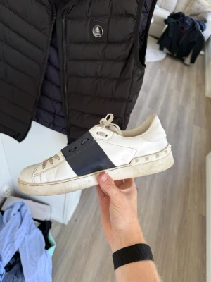 Valentino opens  - Ok skick p dessa, kan tvättas mycket renare