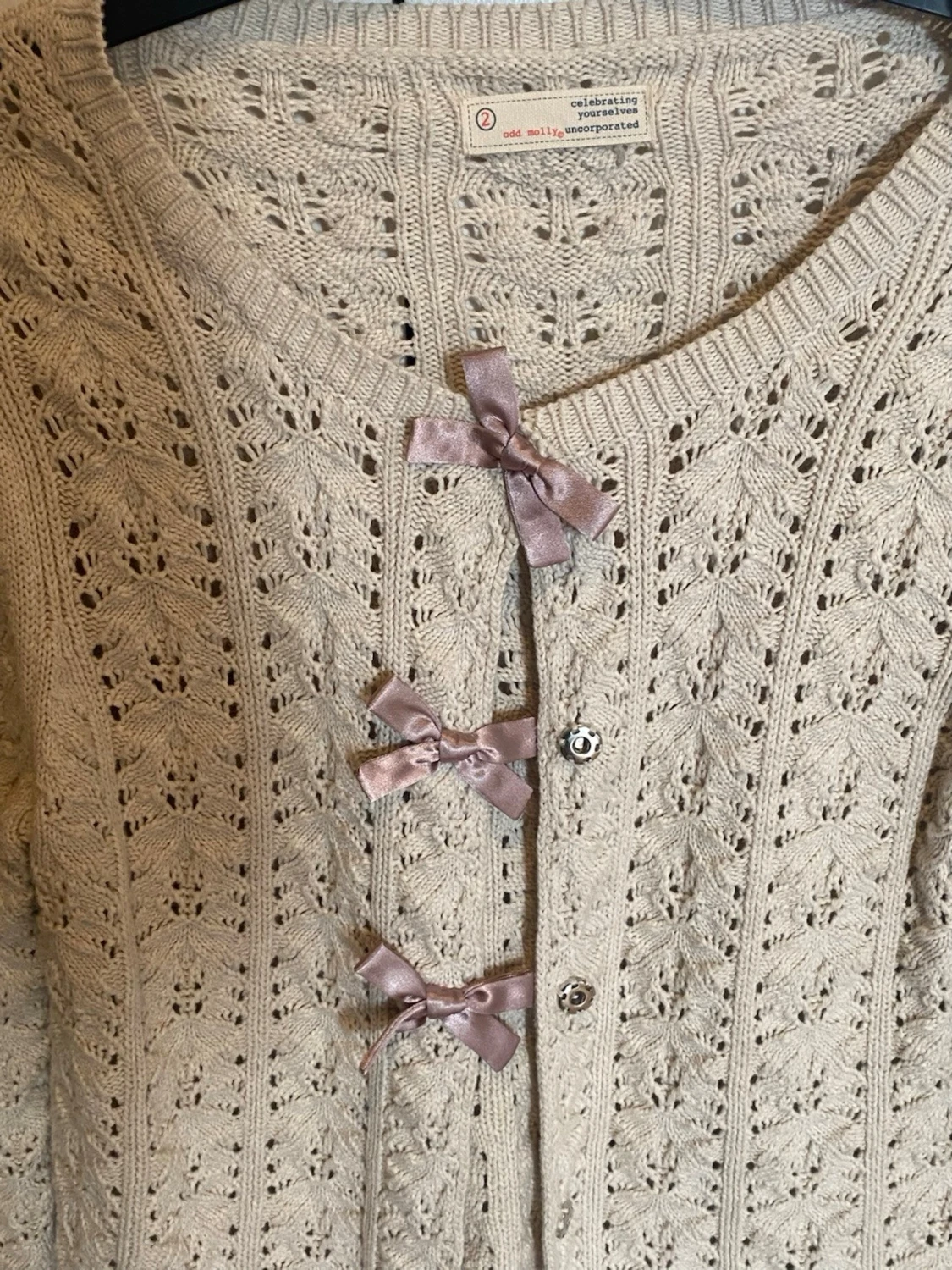 Beige kofta med rosetter Odd Molly - 1