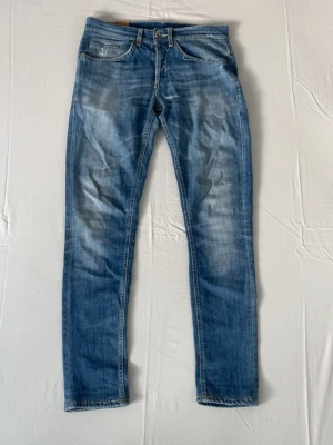 Dondup George  - Tja | Dondup George | slim/skinny passform| bästa modellen | storlek 30 | passar 170-176 cm| bra skick | passar utmärkt till allt | hör av dig vid minsta fråga eller fundering🍾mvh Gradioso🤩