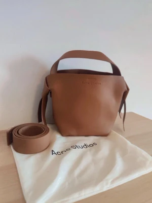 Acne studios mini bag  - Kan mötas i Sthlm om man vill 😊