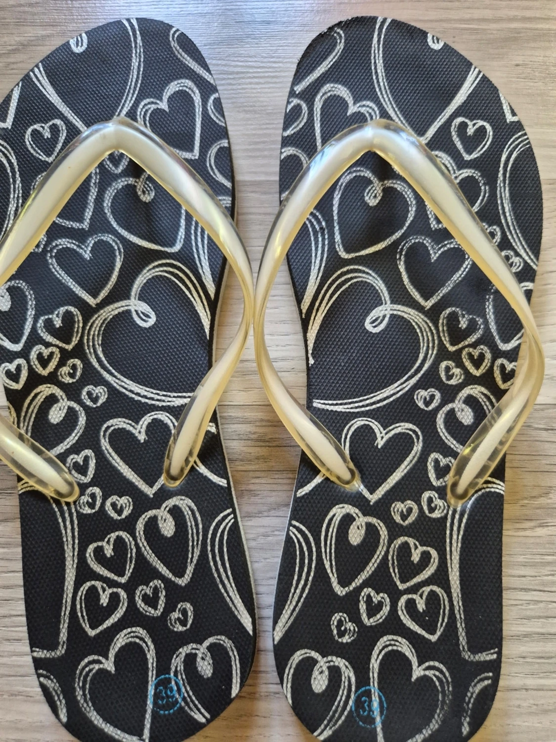 Svarta flipflops med hjärtmönster - 4