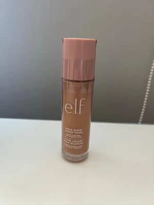 e.l.f. Halo Glow Liquid Filter 3 - e.l.f. Halo Glow Liquid Filter i nyansen 3 Light/Medium. 