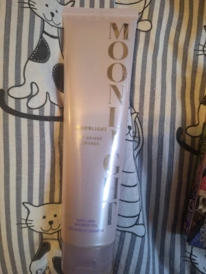 Ariana grande moonlight shower gel - Aldrig använd. Rare Ariana grande merch. 
