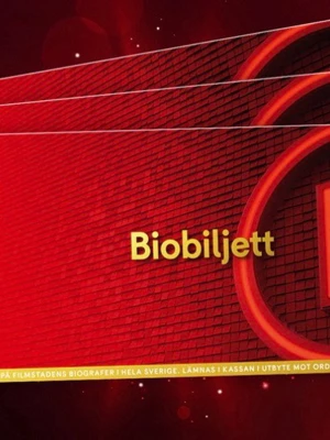 Biobiljett Filmstaden röd - Säljer en biobiljett från Filmstaden med röd bakgrund och gul text. Perfekt för dig som vill gå på bio i hela Sverige. Biljetten är fysisk och kan användas i kassan på valfri Filmstaden-biograf.