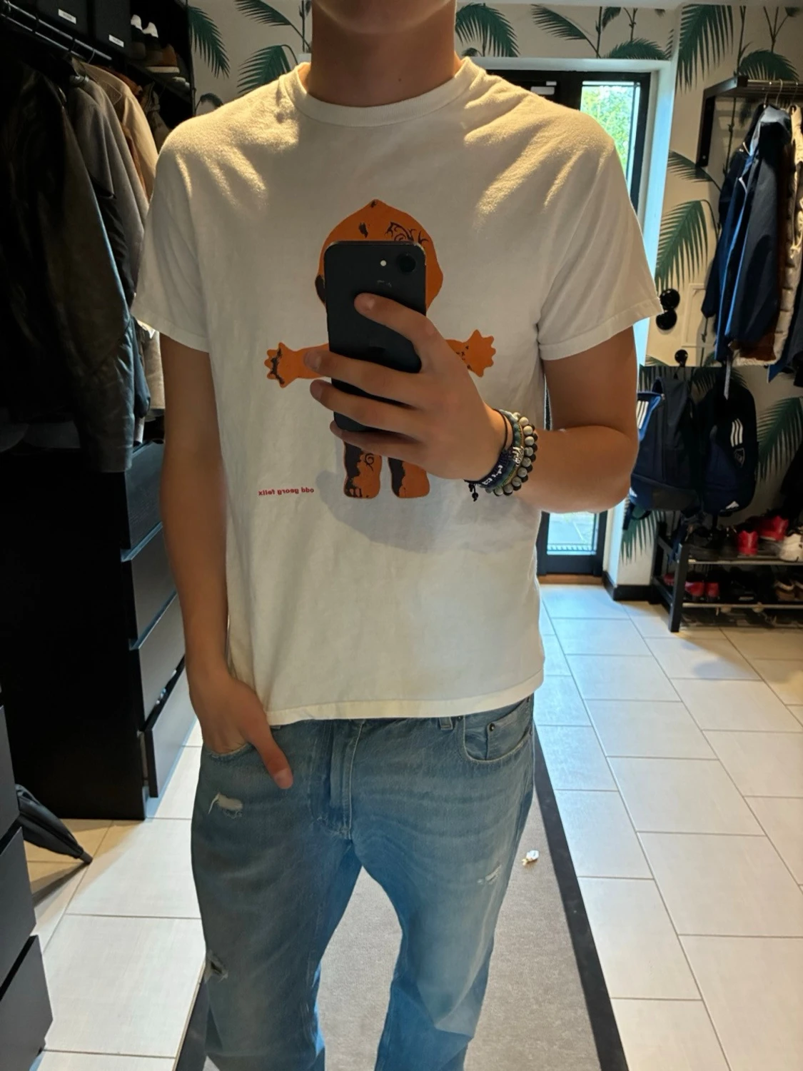 Vit t-shirt med grafiskt tryck - 1
