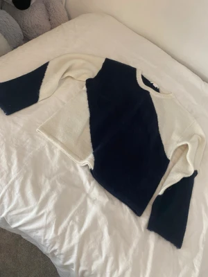  stickad tröja från Gina  - Säljer en stickad tröja från Gina Tricot i storlek 170. Säljs pågrund av att den inte används så mycket! 💕