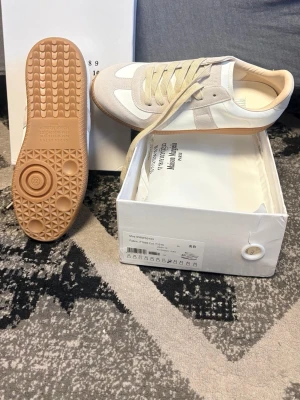 Maison margiela gats -  Oanvända, prutning vid snabbköp⚡️. Öppen till frågor. Leverans samma dag 🚚 ⚡️.