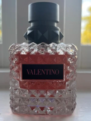 Valentino Eau de Parfum 50 ml - Säljer en helt ny Valentino parfym!! 50ml