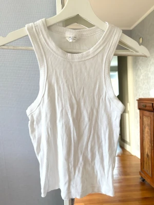 Vit ribbad tanktop från Gina Tricot - Vitt linne från Gina Tricot i S