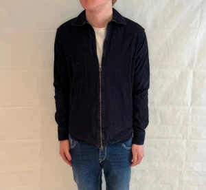 John Henric Overshirt Blue Men's - Marin overshirt från John Henric i storlek M. Pre-owned i mycket gott skick.