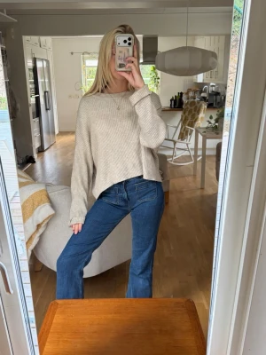 Beige ribbstickad tröja - Säljer en beige ribbstickad tröja 