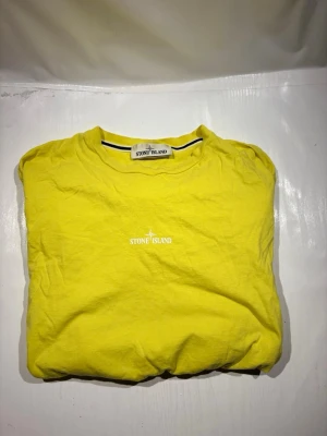 Stone Island tröja  - Hej! Säljer nu min tröja från märket Stone Island, storlek S bra skick, allt på bilden ingår. Tveka inte på att höra av dig om du har frågor eller funderingar kring tröjan! 