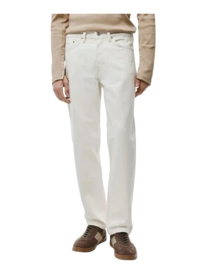 Vita raka jeans i bomull - Snygga vita jeans med rak passform och klassisk femficksdesign. Tillverkade i ett kraftigare bomullstyg som ger en stilren look. Perfekta för dig som vill ha ett par ljusa jeans med enkel och clean stil.
