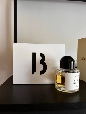 Byredo Black Saffron  - 100ml flaska mängd enligt bild. Box medföljer. 