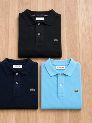 Lacoste piké er - Tjena, jag säljer ett sätt med 3 st Lacoste piké er😁 Dem är i mycket bra skick och har inga fläckar eller skador☺️ Dem är självklart äkta✅ Skicka om du har några frågor😄 Köp alla tre för 699 eller 299 styck!