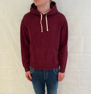 Polo Ralph Lauren Hoodie Wine Red Men's - Vinröd hoodie från Polo Ralph Lauren i bra begagnat skick.