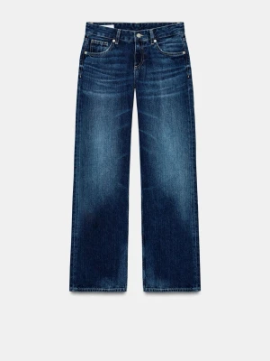 ZARA JEANS TRF WIDE LEG LÅG MIDJA - Snygga mörkblå jeans med raka ben och klassisk femficksmodell. Jeansen har tvättade detaljer som ger en cool, avslappnad look. Tillverkade i denim med en lätt stretch för extra komfort. Perfekta för dig som gillar en tidlös stil.