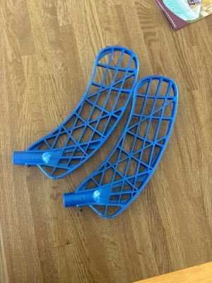 Zone Air/Two blad i metal blue - Säljer dessa i princip oanvända Air/Two bladen. Typ bara testade och lite hookade. Passar dig som är leftare. 1 för 300 eller 2 för 500 kr.