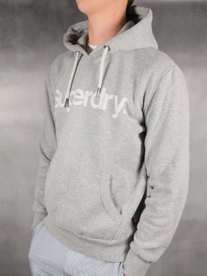 Superdry Hoodie - Superdry Hoodie • Storlek: M • Skick: 9/10 – fint skick utan skavanker • Inkluderas: Endast Hoodie • Nypris: Ca 1200kr • Passform: Modellen på bilden är 180 cm lång, väger 65 kg •