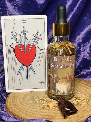 Brake up olja  - HOODOO-OLJA FÖR SEPARATIONSFRÅGOR 💔🌩🔥  Break Up Oil är en populär Hoodoo-trollolja som används när man vill skapa konflikter och stridigheter för att åstadkomma separation mellan två personer eller institutioner. Handgjord med en kombination av örter och eteriska oljor används Separation Oil vanligtvis i situationer där man vill göra slut på älskande, avsluta en platonisk vänskap, upplösa ett affärspartnerskap och generellt bryta banden i en relation.  ⛔️ Observera: Denna specifika trollformelolj