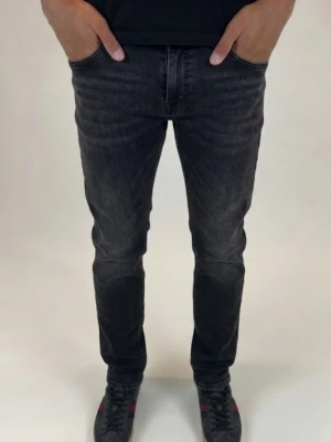 Svarta Nudie grim trim  - Fint skick! W30, L32 Hör av dig vid frågor! 