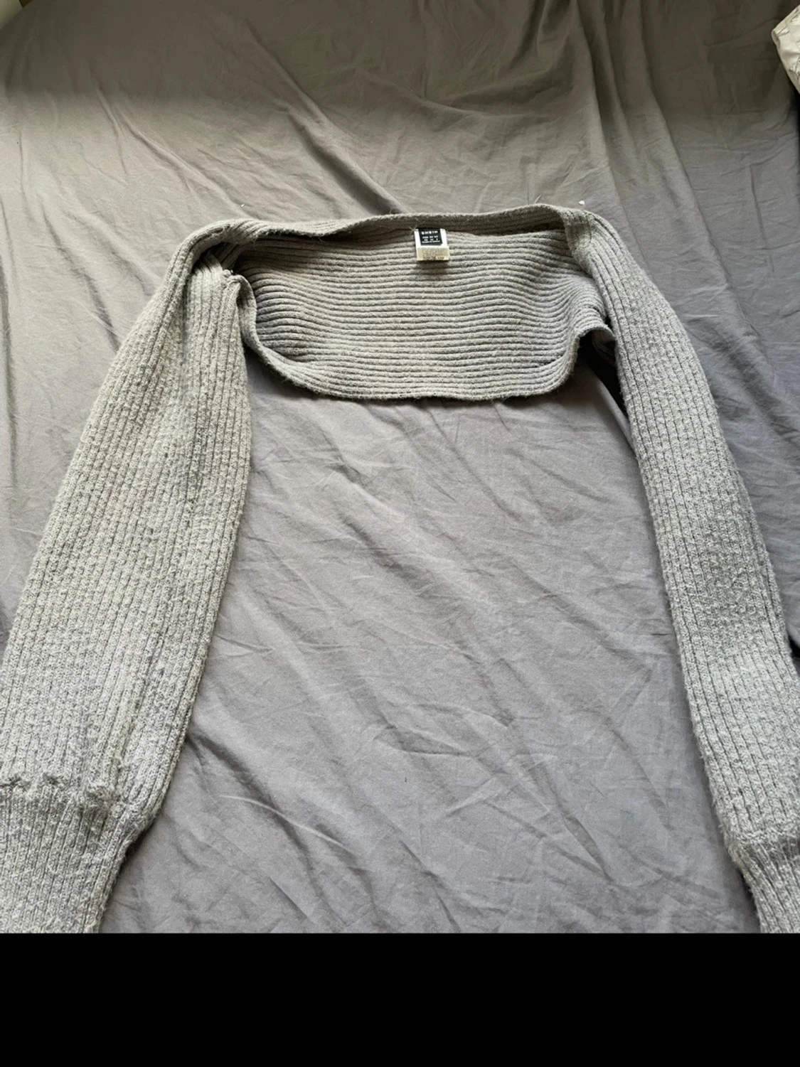 Ljusgrå stickad bolero