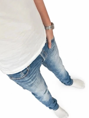 Blå slim fit jeans från Jack And Jones Glenn - Säljer ett par blå slim fit jeans med snygga tvättade detaljer från Jack and Jones. Perfekta till vardagslooken och passar till det mesta. Materialet är troligtvis bomull med lite stretch för skön passform. Jeans modell Glenn Slim W29 L30. Pris kan diskuteras vid smidig affär.
