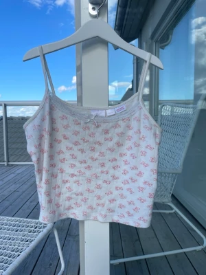 Sött pyjamaslinne - Sött och supermysigt pyjamaslinne med små röda björnar på❣️strl 146/152 (xxs)