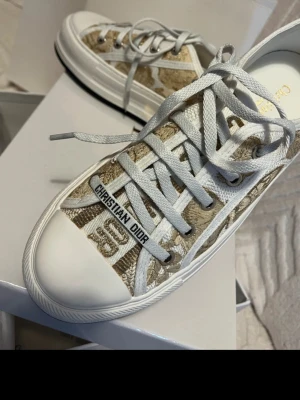 Dior skor 38 - Dior skor storlek 38, pris går att diskutera
